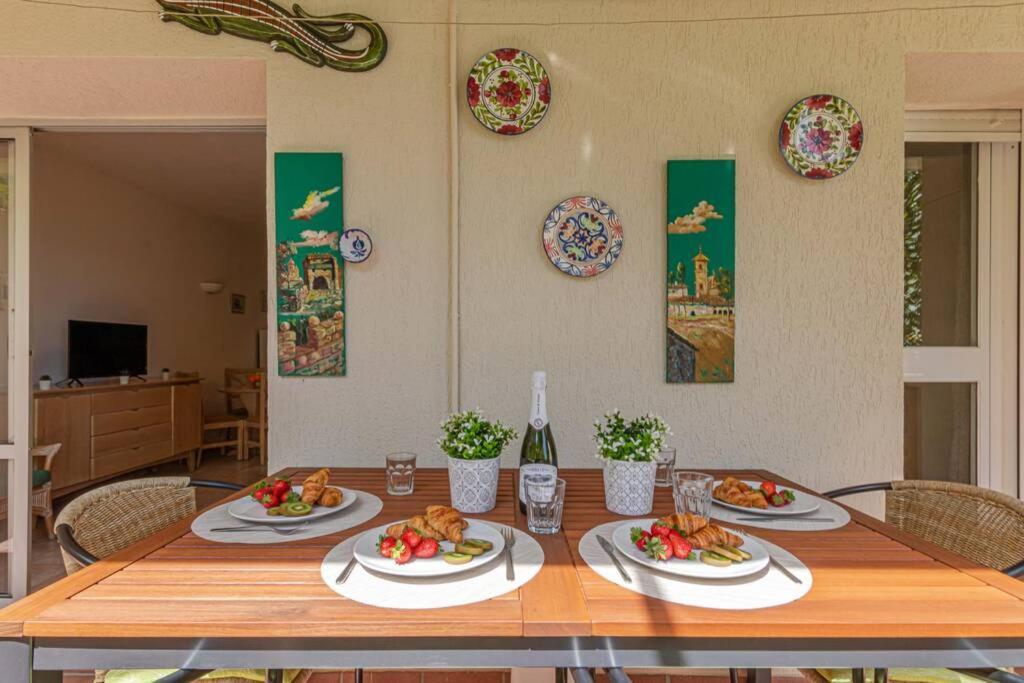 797 Holiday Rentals- Precioso Piso Con Vistas Al Jardin En Benalbeach เบนัลมาเดนา ภายนอก รูปภาพ