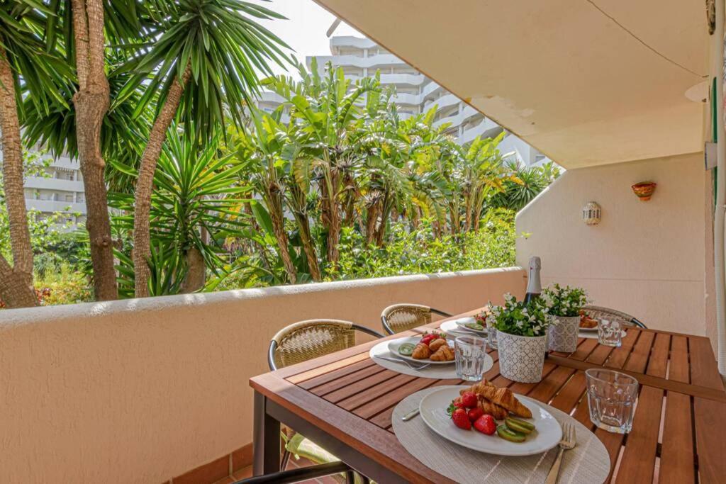 797 Holiday Rentals- Precioso Piso Con Vistas Al Jardin En Benalbeach เบนัลมาเดนา ภายนอก รูปภาพ