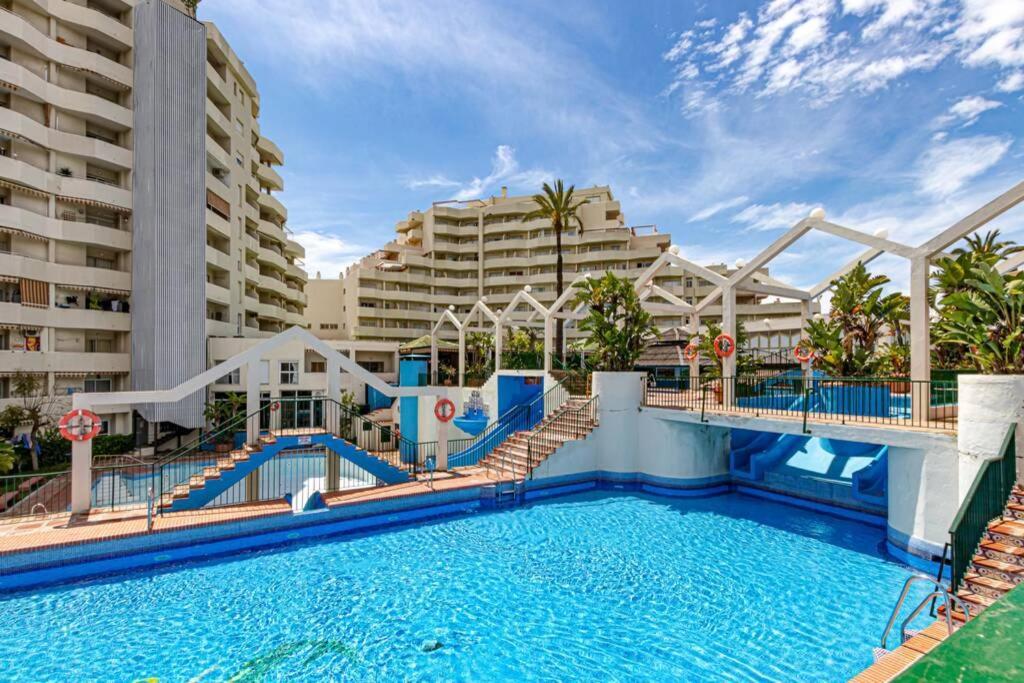 797 Holiday Rentals- Precioso Piso Con Vistas Al Jardin En Benalbeach เบนัลมาเดนา ภายนอก รูปภาพ