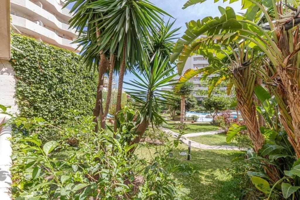 797 Holiday Rentals- Precioso Piso Con Vistas Al Jardin En Benalbeach เบนัลมาเดนา ภายนอก รูปภาพ