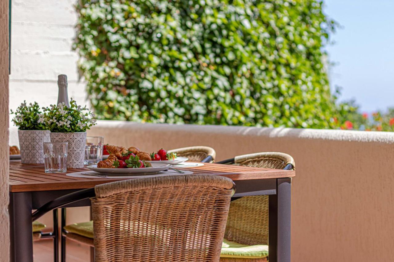 797 Holiday Rentals- Precioso Piso Con Vistas Al Jardin En Benalbeach เบนัลมาเดนา ภายนอก รูปภาพ