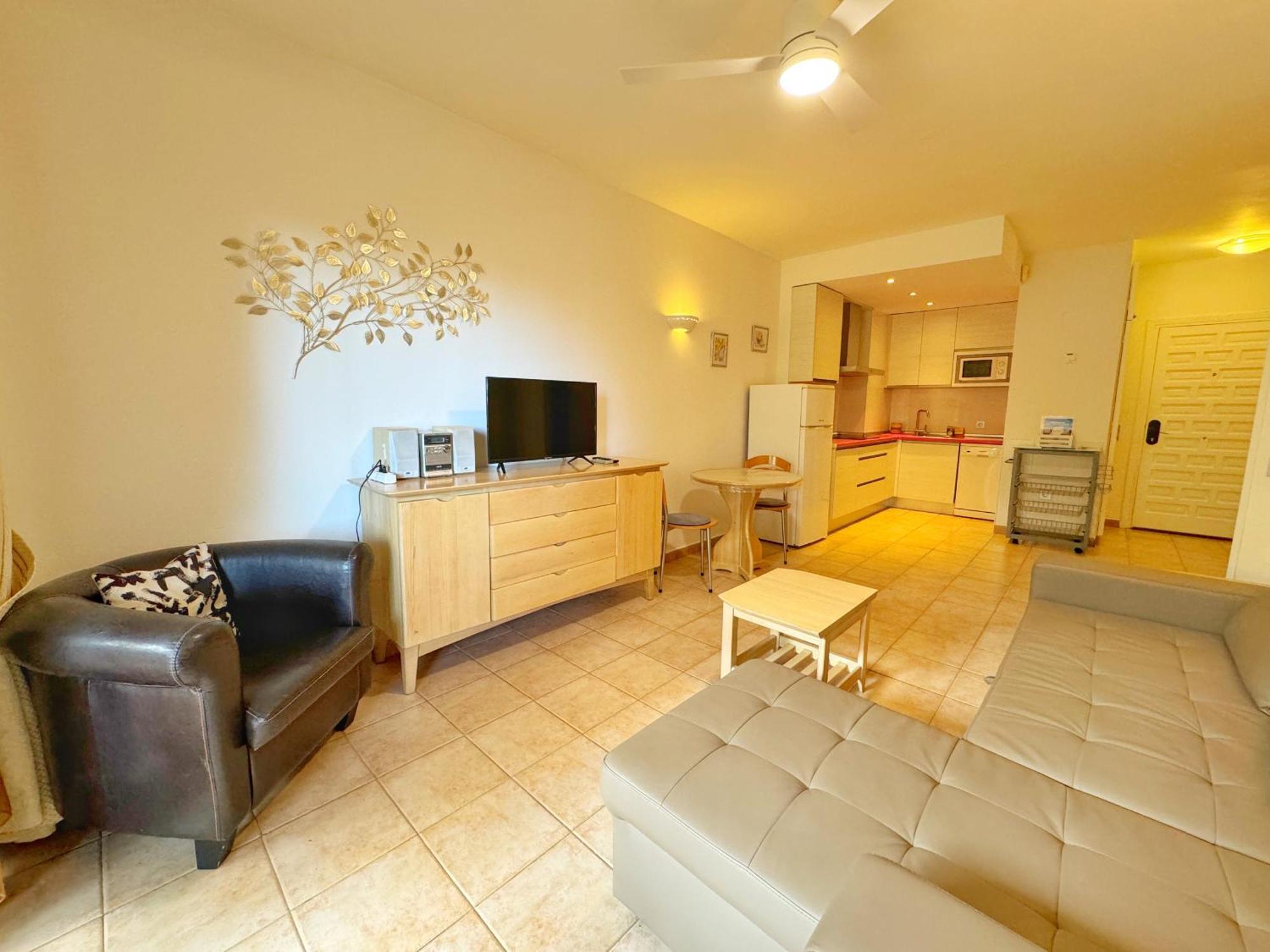797 Holiday Rentals- Precioso Piso Con Vistas Al Jardin En Benalbeach เบนัลมาเดนา ภายนอก รูปภาพ