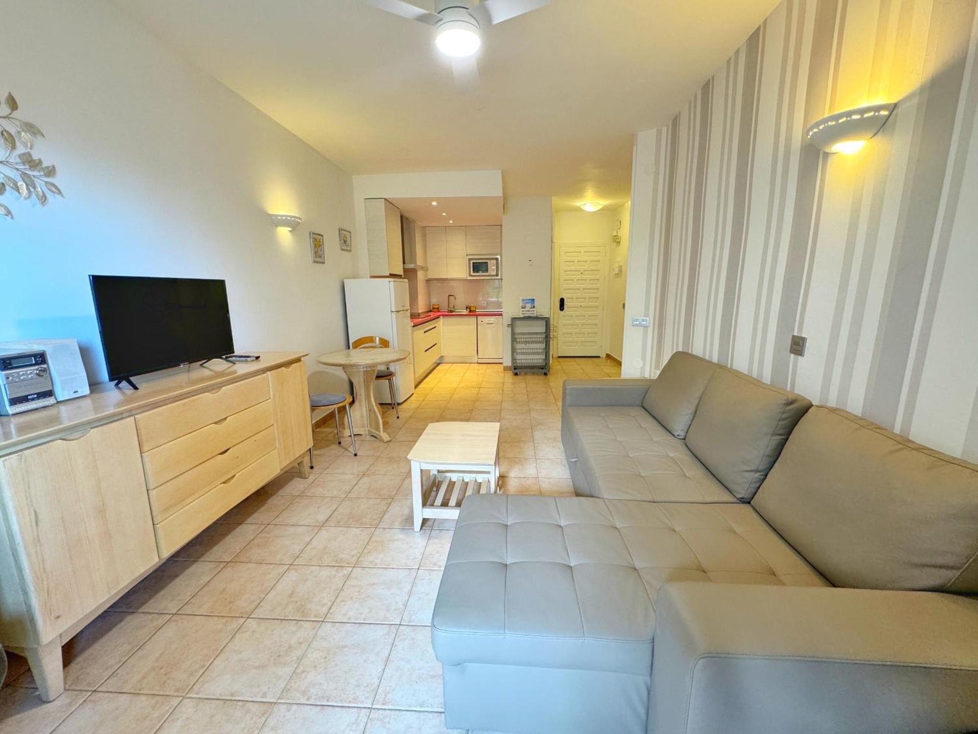 797 Holiday Rentals- Precioso Piso Con Vistas Al Jardin En Benalbeach เบนัลมาเดนา ภายนอก รูปภาพ