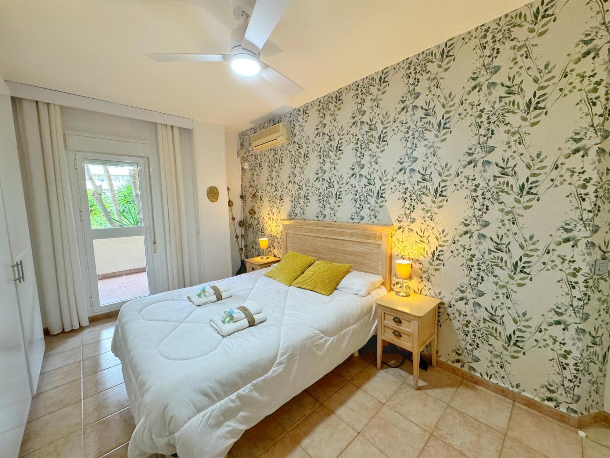 797 Holiday Rentals- Precioso Piso Con Vistas Al Jardin En Benalbeach เบนัลมาเดนา ภายนอก รูปภาพ