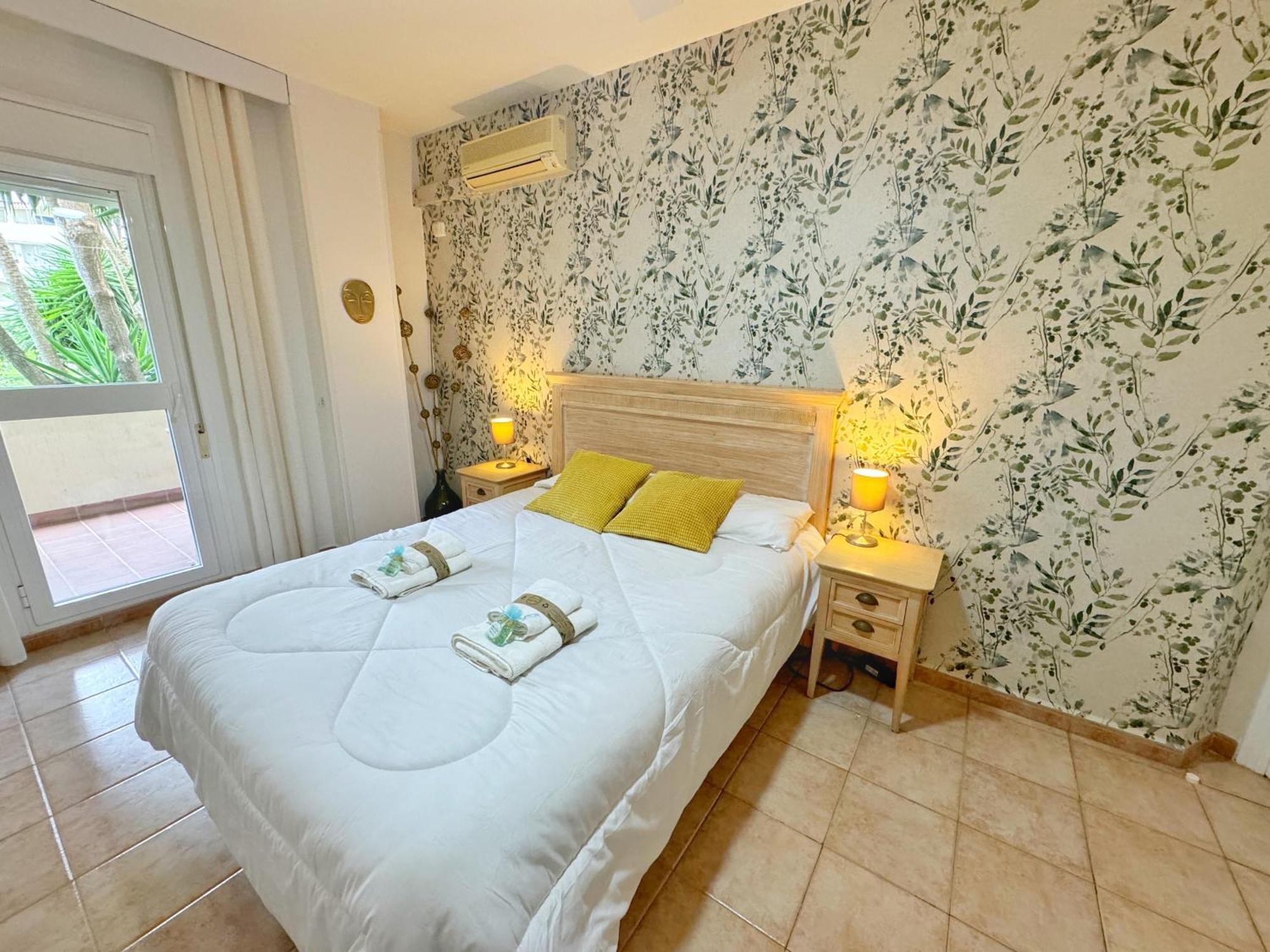797 Holiday Rentals- Precioso Piso Con Vistas Al Jardin En Benalbeach เบนัลมาเดนา ภายนอก รูปภาพ