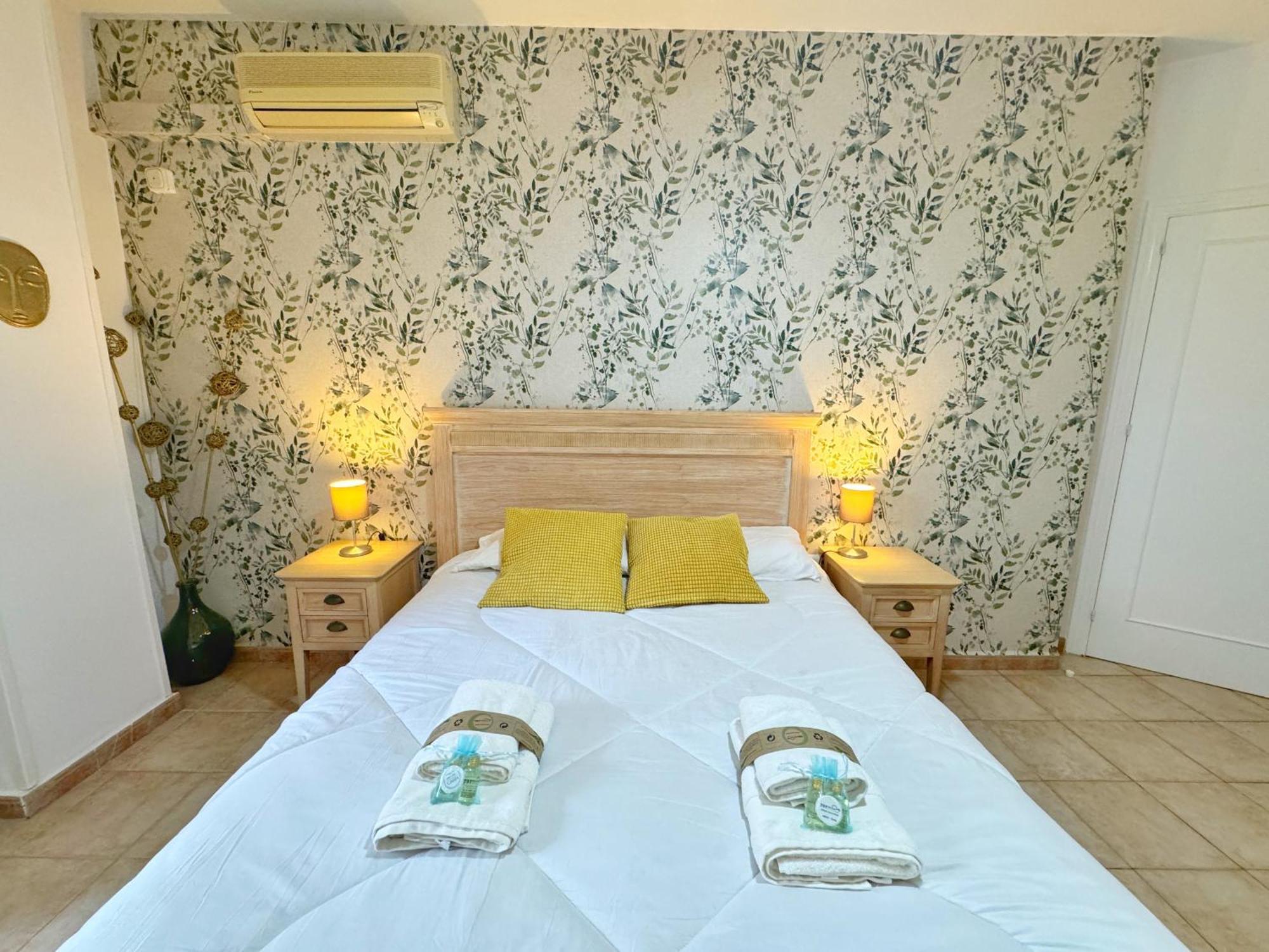 797 Holiday Rentals- Precioso Piso Con Vistas Al Jardin En Benalbeach เบนัลมาเดนา ภายนอก รูปภาพ